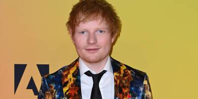 Ed Sheeran - Ed Sheeran Wears a Multicolor Suit to the MTV EMAs 2021 - justjared.com - Hungary - city Budapest, Hungary
