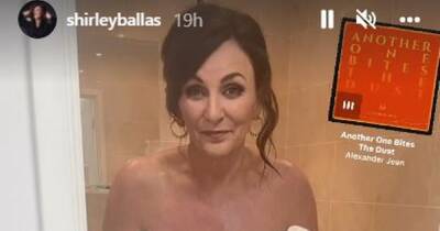 Shirley Ballas strips off as she suffers hilarious talc ordeal backstage at Strictly - www.manchestereveningnews.co.uk