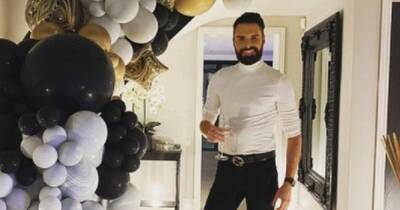 Rylan tells fans ‘don’t judge’ as he puts up first of six Christmas trees - www.ok.co.uk