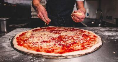 Manchester's new pizza restaurant serves 22 inch 'Cheese and Onion Pie' pizza - www.manchestereveningnews.co.uk - New York - Manchester