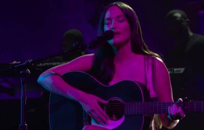 Kacey Musgraves - Kacey Musgraves shares cover of Coldplay’s ‘Fix You’ - nme.com
