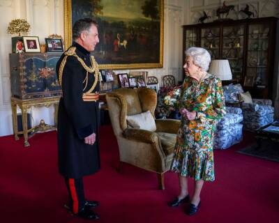 Queen Elizabeth Makes Her Return To Official Duties At Windsor Castle - etcanada.com - Britain