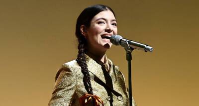 Lorde Dazzles in Gold Suit While Performing at Guggenheim International Gala 2021 - www.justjared.com - New York