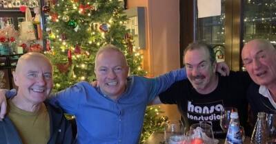 Irvine Welsh and Still Game's Gavin Mitchell celebrate with pals at Glasgow dinner - www.dailyrecord.co.uk - Scotland