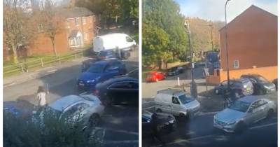 Dramatic scenes after fight breaks out between group of men armed with 'weapons' on Trafford street - www.manchestereveningnews.co.uk