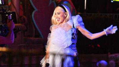 Gwen Stefani - Gwen Stefani Rocks ‘Alice In Wonderland’-Themed Mini Dress For Disneyland Performance - hollywoodlife.com
