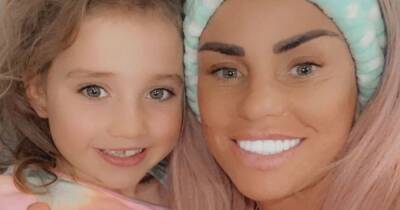 Katie Price's adorable daughter Bunny creates sweet poster with 'best mum ever' - www.ok.co.uk