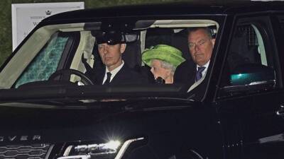 Queen Elizabeth II attends christening of 2 great-grandsons - abcnews.go.com