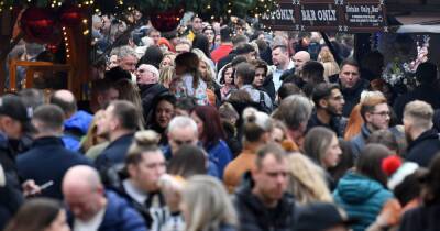 Manchester city centre's weekend of chaos: Two deaths, an armed siege and 'stupidly busy' Christmas markets - www.manchestereveningnews.co.uk - Manchester