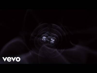 Noah Cyrus - Listen To This: Pulling Through Your Eyes! - perezhilton.com