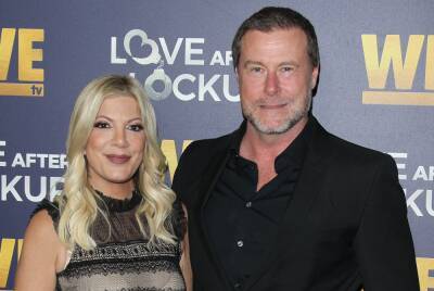 Tori Spelling Explains Why Dean McDermott Isn’t In This Year’s Family Christmas Card - etcanada.com