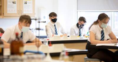 Head makes 'difficult decision' to close secondary school amid Covid outbreak - www.manchestereveningnews.co.uk - Britain