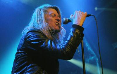 Watch Puddle Of Mudd singer abandon gig after onstage rant about lights - www.nme.com - Centre - county Bay - Wisconsin