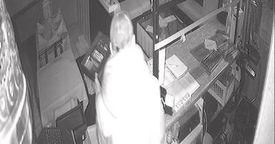 CCTV shows man raiding much-loved curry house in the early hours of the morning - www.manchestereveningnews.co.uk
