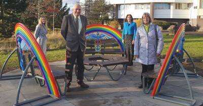 Kind engineer thanks NHS staff at Dundee hospital by making rainbow benches - www.dailyrecord.co.uk