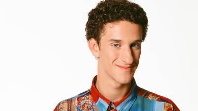 How 'Saved by the Bell' Pays Tribute to Dustin Diamond in the Season 2 Premiere (Exclusive) - www.etonline.com