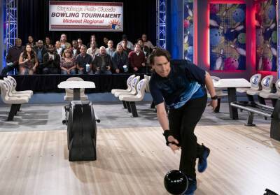 Pete Holmes’ CBS Comedy ‘Smallwood’ Retitled ‘How We Roll’ As Episode Order Adjusted - deadline.com