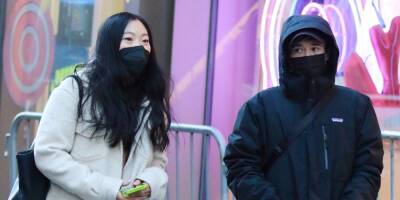 Elliot Page & Awkwafina Take a Stroll Together in Chilly NYC - www.justjared.com - New York