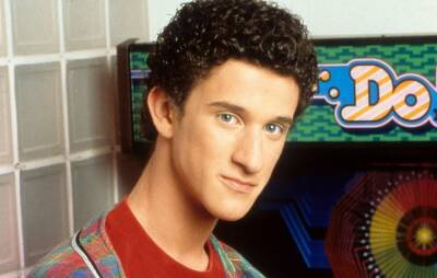 ‘Saved By The Bell’ reboot pays tribute to late Screech actor Dustin Diamond - www.nme.com
