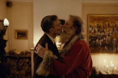 ‘Daddy’ caught kissing Santa Claus in new postal service commercial - nypost.com - city Santa Claus - Norway
