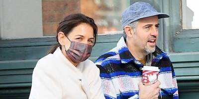 Katie Holmes Bundles Up on a Chilly Day in NYC - www.justjared.com - New York