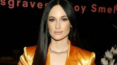 Kacey Musgraves - Kacey Musgraves' Cherry Blossom Pink Hair Is Almost Too Pretty - glamour.com