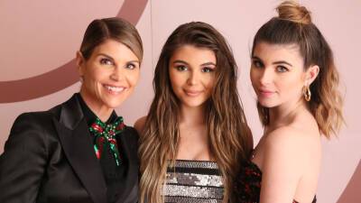 Lori Loughlin's daughters reveal dealing with negative media coverage about their mom was ‘frustrating’ - www.foxnews.com