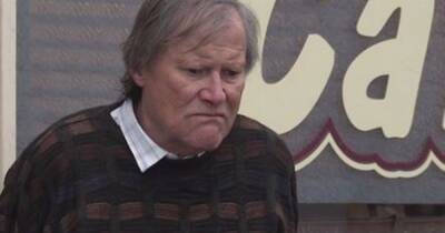 Corrie fans can't believe what they're hearing as Roy Cropper reveals why he's quit the street - www.manchestereveningnews.co.uk