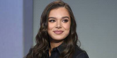 Hailee Steinfeld Celebrates 'Hawkeye's Release With First Day of Filming Pic! - www.justjared.com - New York