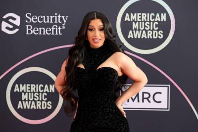 Cardi B Proclaims She ‘Can’t Cook’ While Learning How To Make Thanksgiving Dinner - etcanada.com - USA
