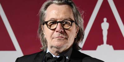 Gary Oldman Slept in a Coffin 'Every Night' While Working on 'Dracula' - www.justjared.com
