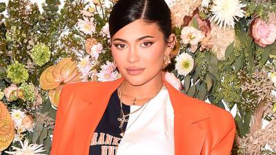 Kylie Jenner breaks weeks-long social media silence after Astroworld tragedy with peek at holiday decor - www.foxnews.com