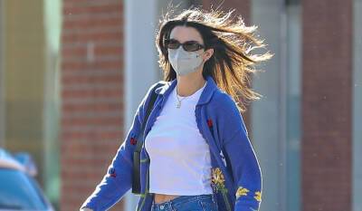 Kendall Jenner Stops By a Medical Building During a Saturday Afternoon Outing - www.justjared.com - Los Angeles