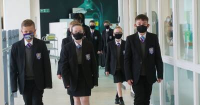 Pupils in years 7 and above told to wear face masks in school communal areas - www.manchestereveningnews.co.uk - Britain