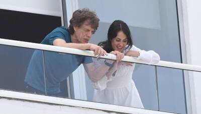 Mick Jagger, 78, Snuggles Up To GF Melanie Hamrick, 34, As They Enjoy The Miami View – Photos - hollywoodlife.com - Miami