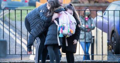 'Nobody has a clue what’s going on anymore' - parents share frustrations over masks at primary school drop-off - www.manchestereveningnews.co.uk - Manchester