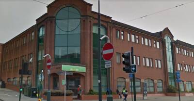 Man 'at his wit's end' smashed Jobcentre windows with bricks as staff 'did not help' - www.manchestereveningnews.co.uk - county Oldham - county Scott - city Gary