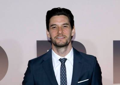 Ben Barnes Squirms While Reading Extra-Thirsty Tweets - etcanada.com