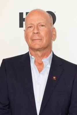 Bruce Willis Wears ‘Horrifying’ Mask While Trick-Or-Treating With His Youngest Daughters - etcanada.com