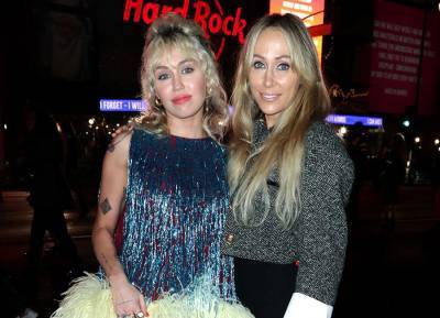 Is that her sister? Miley Cyrus’ mum stuns as they attend star-studded Gucci event - evoke.ie