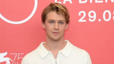 Joe Alwyn - Taron Egerton - Claire Denis - Joe Alwyn To Co-Star Opposite Margaret Qualley In A24’s ‘The Stars At Noon’ From Claire Denis - deadline.com - Britain - USA