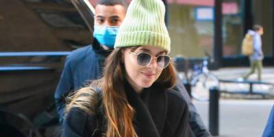 Dakota Johnson Sports a Green Beanie During a Day Out in NYC - www.justjared.com - New York