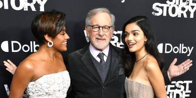 'West Side Story' Stars Rachel Zegler & Ariana DeBose Pose With Steven Spielberg at the NYC Premiere! - www.justjared.com - New York