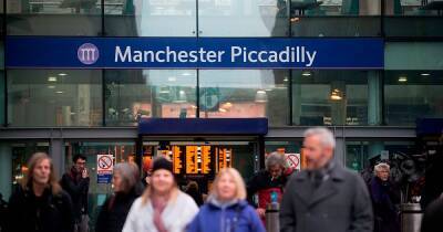 'This is our life now, we just have to get on with it': How do passengers at Piccadilly station feel about wearing masks again? - www.manchestereveningnews.co.uk