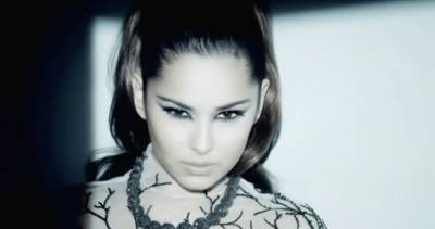 Official Chart Flashback 2010: Cheryl's Promise This beats Rihanna to debut at Number 1 - www.officialcharts.com