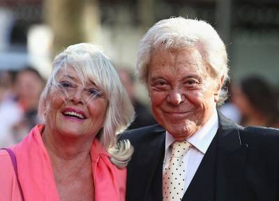Showbiz legend and Give Us A Clue star Lionel Blair passes away aged 92 - evoke.ie - Britain