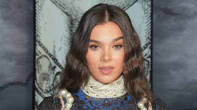 Hailee Steinfeld’s Net Worth Makes Her Richer Than Her ‘Dickinson’ Character By Far - stylecaster.com - Los Angeles