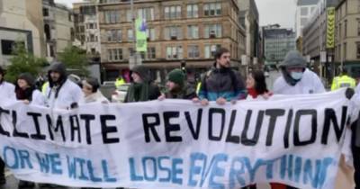 Climate protestors chain themselves together and block Glasgow's King George V bridge - www.dailyrecord.co.uk - county King George