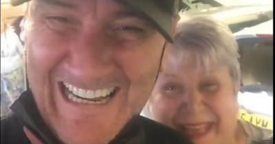 Lee Riley - Jenny Newby - Gogglebox's Jenny and Lee have fans in stitches as they film themselves stuck in car park - manchestereveningnews.co.uk
