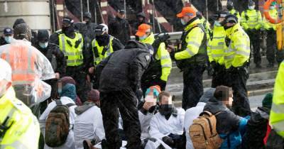 Cops 'use bolt cutters' to break chains of eco-activists blocking Glasgow bridge - www.dailyrecord.co.uk - county King George